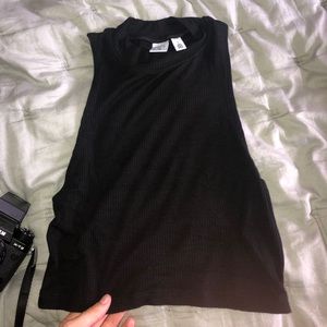 Black cropped tank top